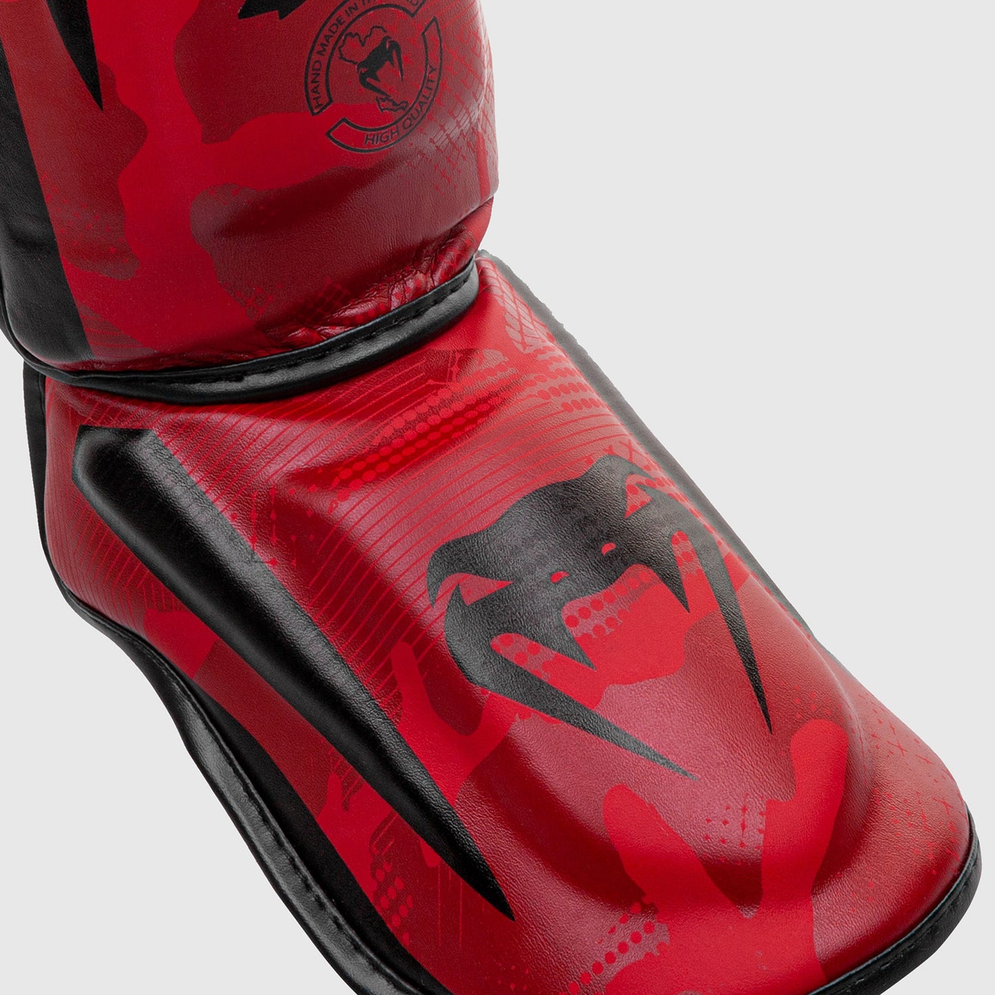 Venum Elite Scheenbeschermer - Rood Camo