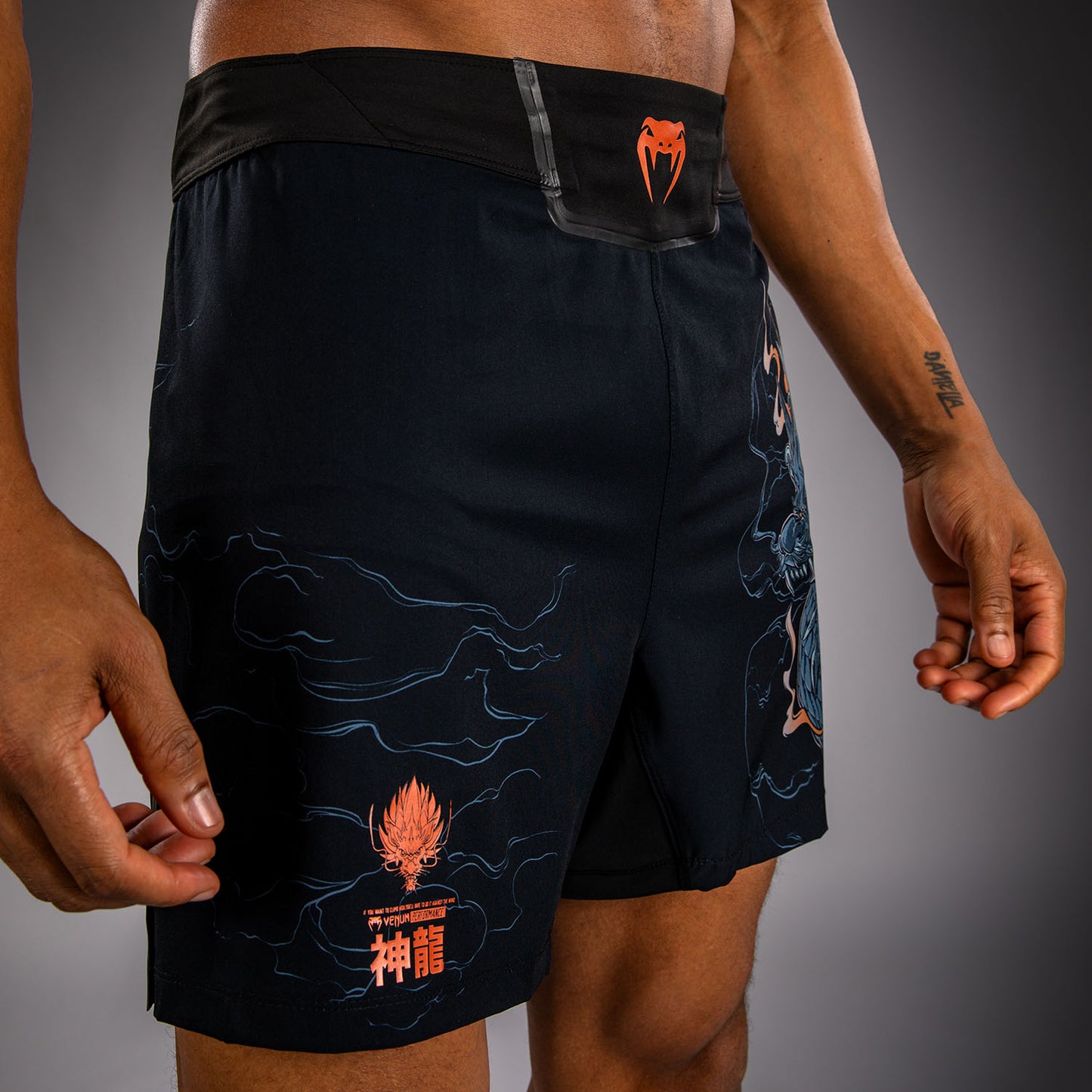 Venum Thunder Dragon Fightshorts – Zwart/Grijs/Koper