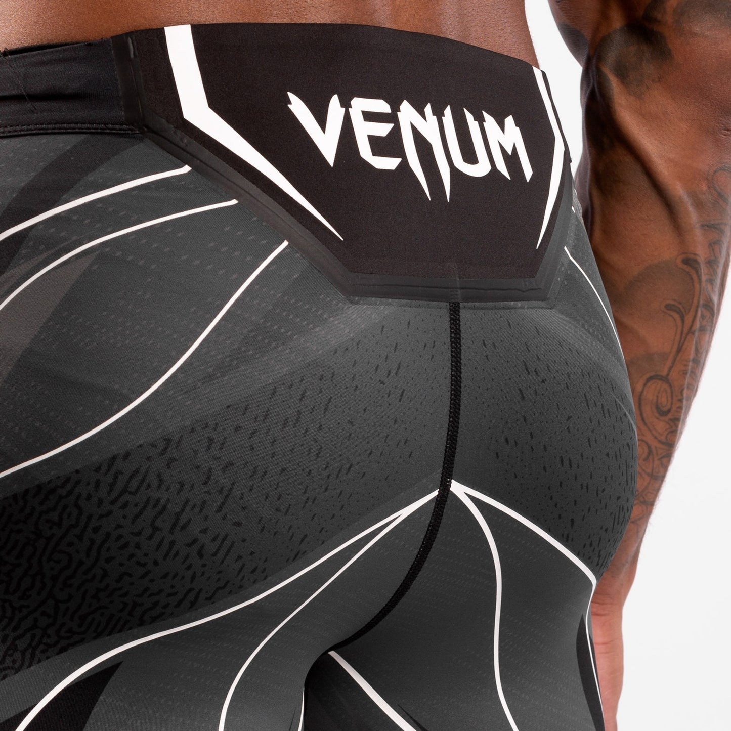 UFC Venum Authentic Fight Night Vale Tudo Herenshort - Long Fit - Zwart