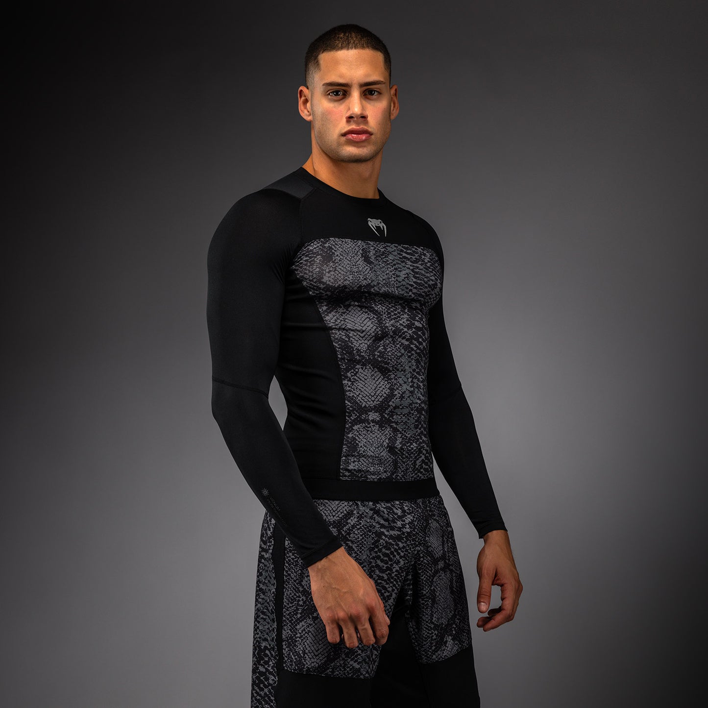 Venum G-Fit Scales Rashguard met Lange Mouwen – Zwart/Antracietgrijs