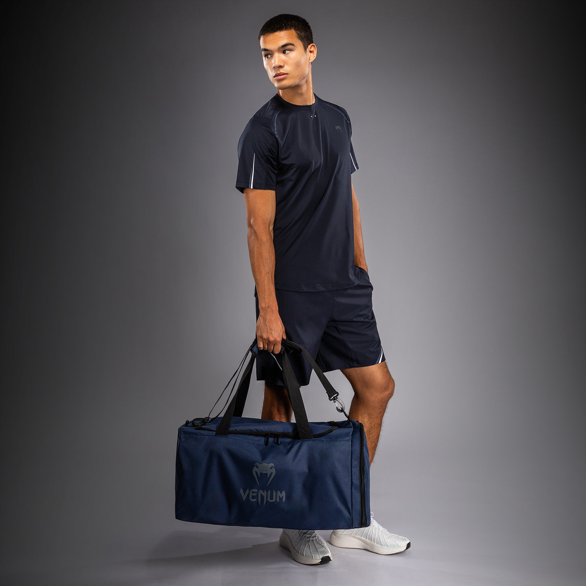 Venum Essential Sporttas (61 L) - Marineblauw