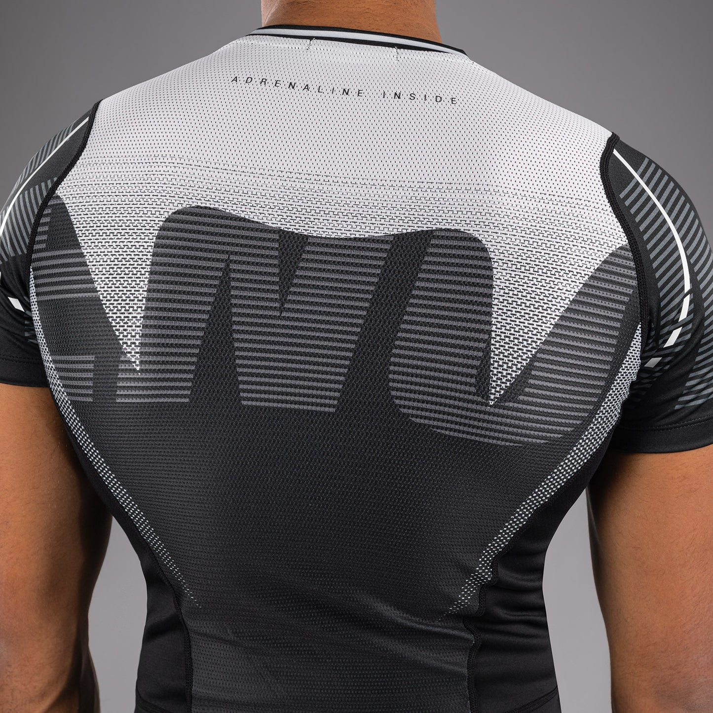 Venum Adrenaline Short Sleeve Rashguard – Zwart/Zilvergrijs