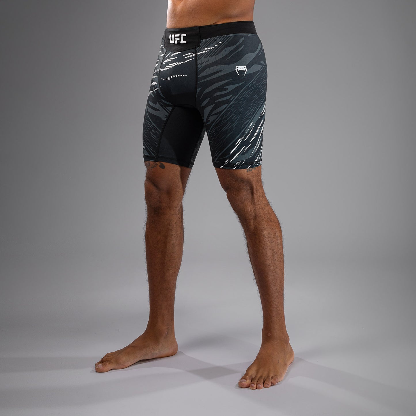 UFC Fusion by Venum Personalized Authentic Fight Night Vale Tudo Shorts voor Heren - Zwart