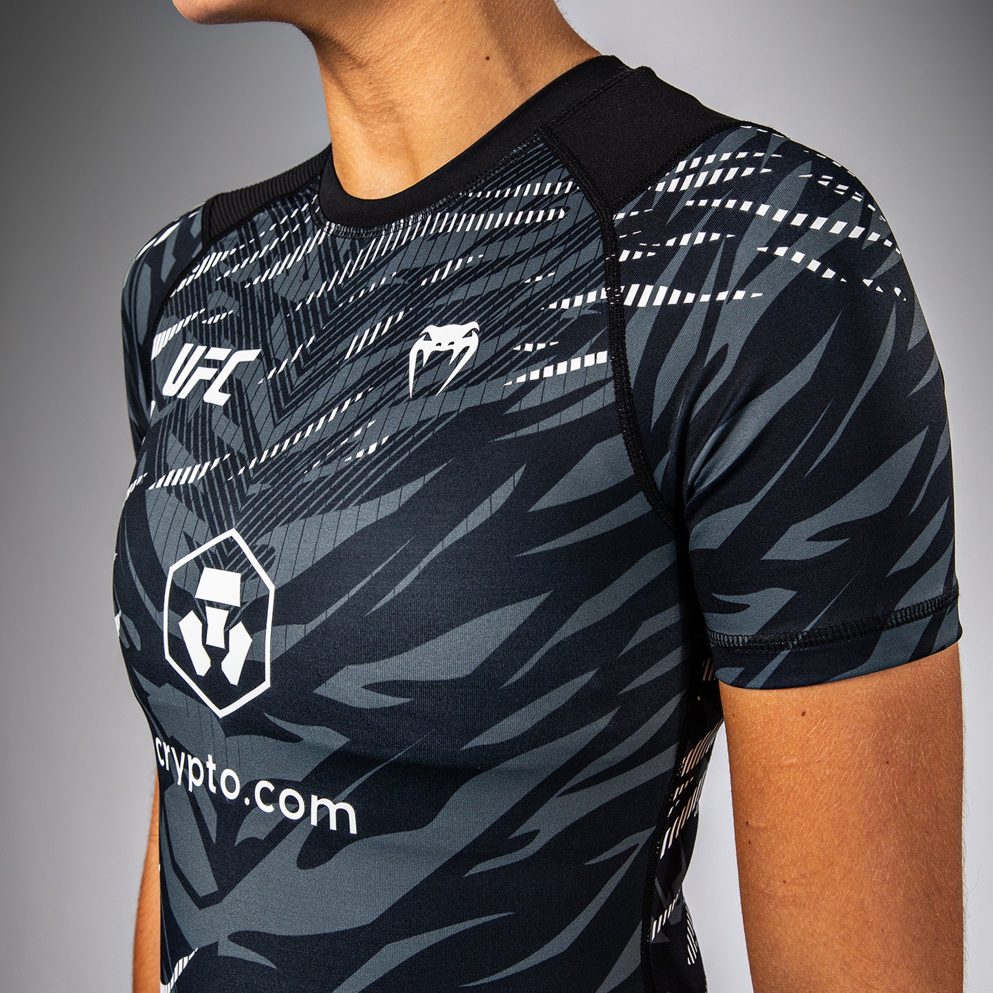 UFC Fusion by Venum Authentic Fight Night Korte Mouwen Performance Rashguard voor Dames - Zwart