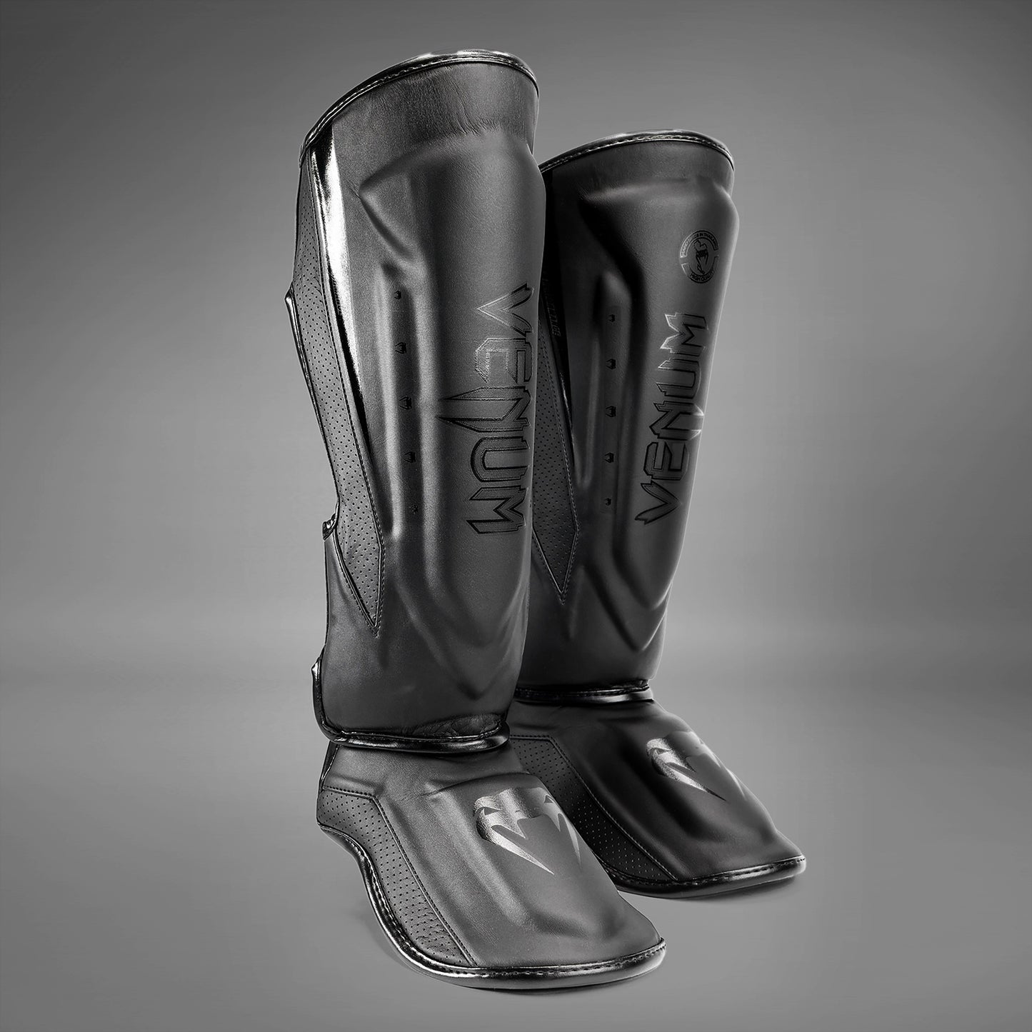 Venum Elite Evo scheenbeschermers - Zwart/Zwart