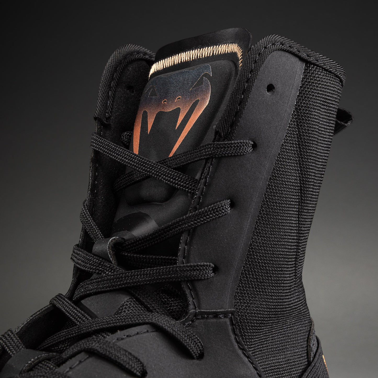 Venum Elite Neo Boksschoenen – Zwart/Goud