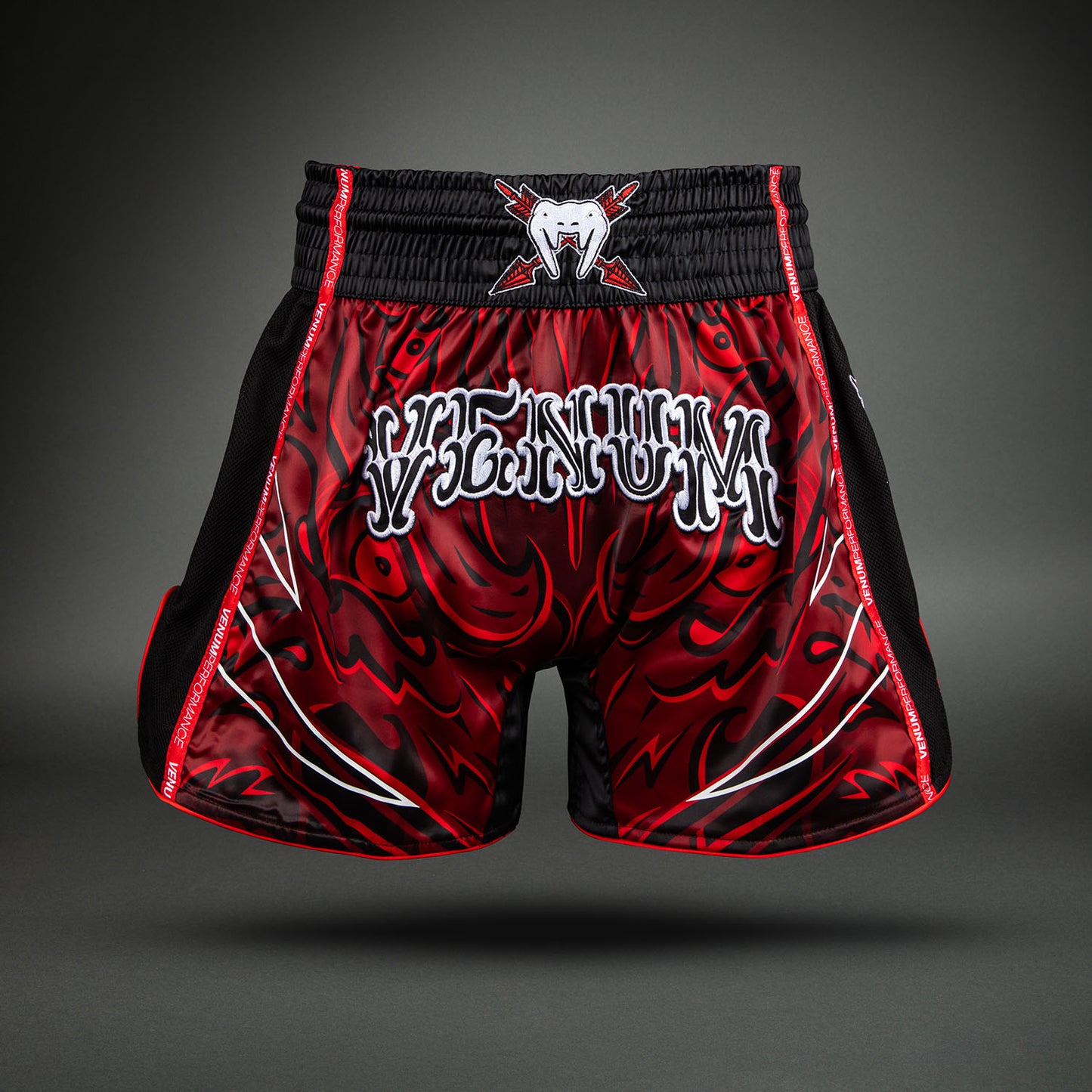 Venum Wolf Atak Muay Thai Shorts – Zwart/Rood