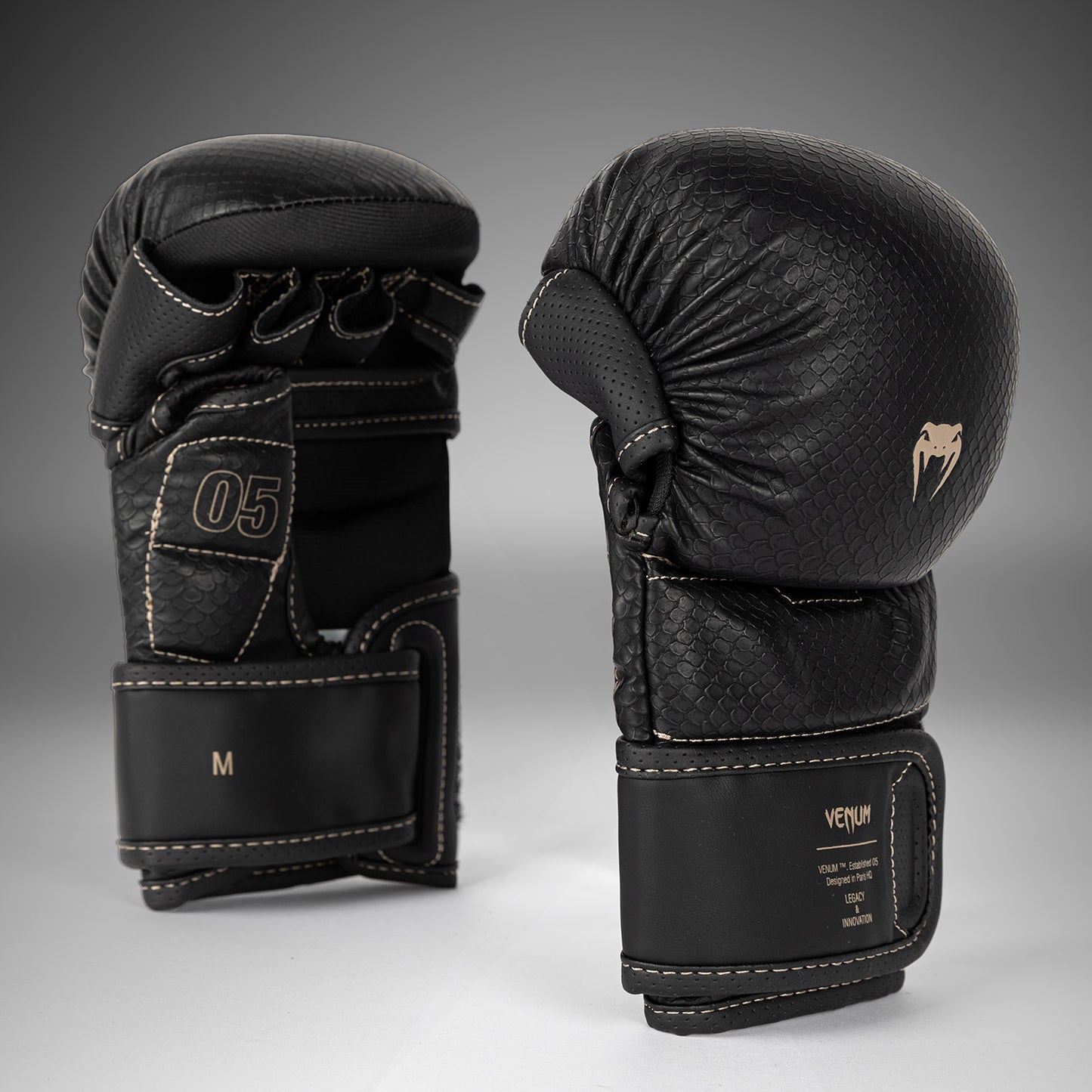 Venum Impact Evo Scales MMA Sparring Handschoenen – Zwart