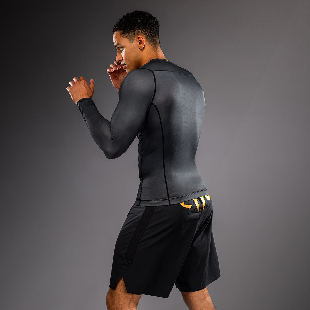 Venum Attack Rashguard met lange mouwen - Zwart/Goud