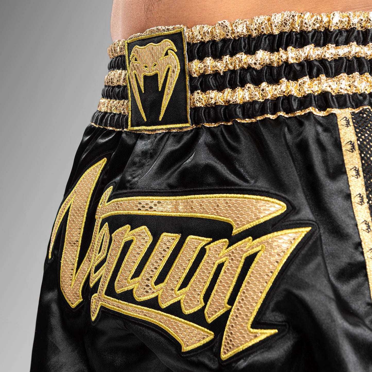 Venum Absolute 2.0 Muay Thai-shorts - zwart/goud