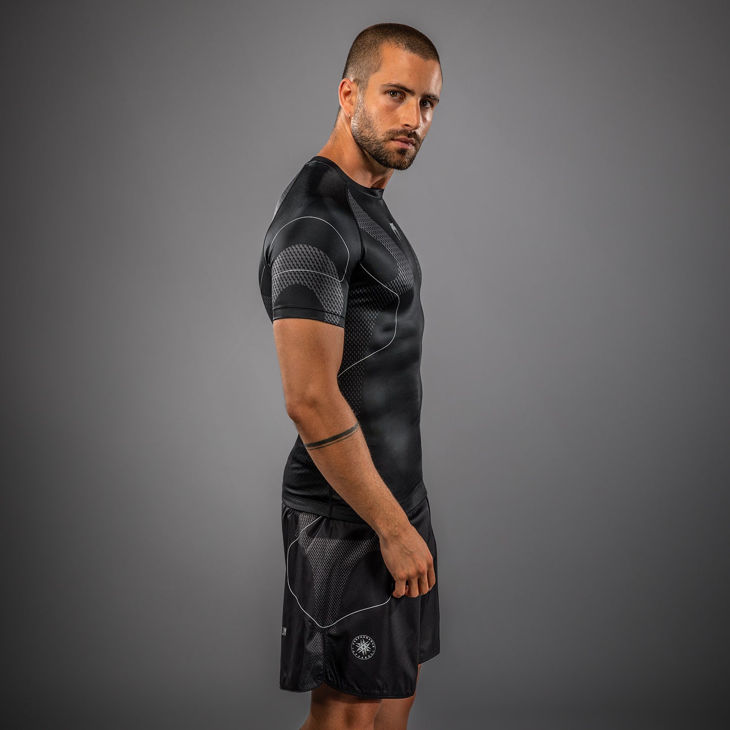 Venum Nexus Rashguard Met Korte Mouwen – Zwart/Zilver