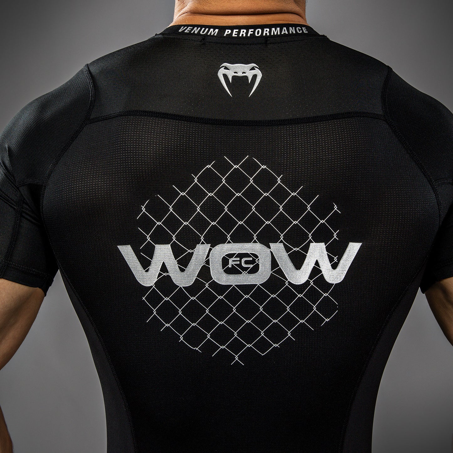 Venum x WOW FC Korte Mouwen Rashguard - Zwart/ Zilver Grijs