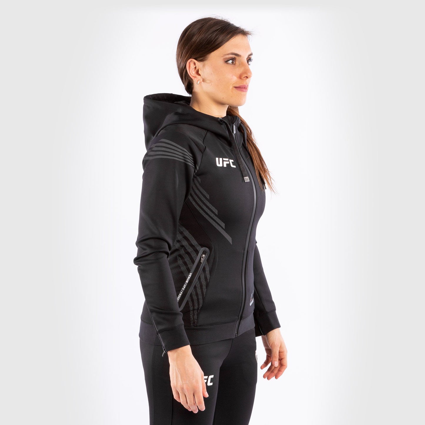 UFC Venum Gepersonaliseerd Authentic Fight Night Walkout Hoodie voor dames - Zwart