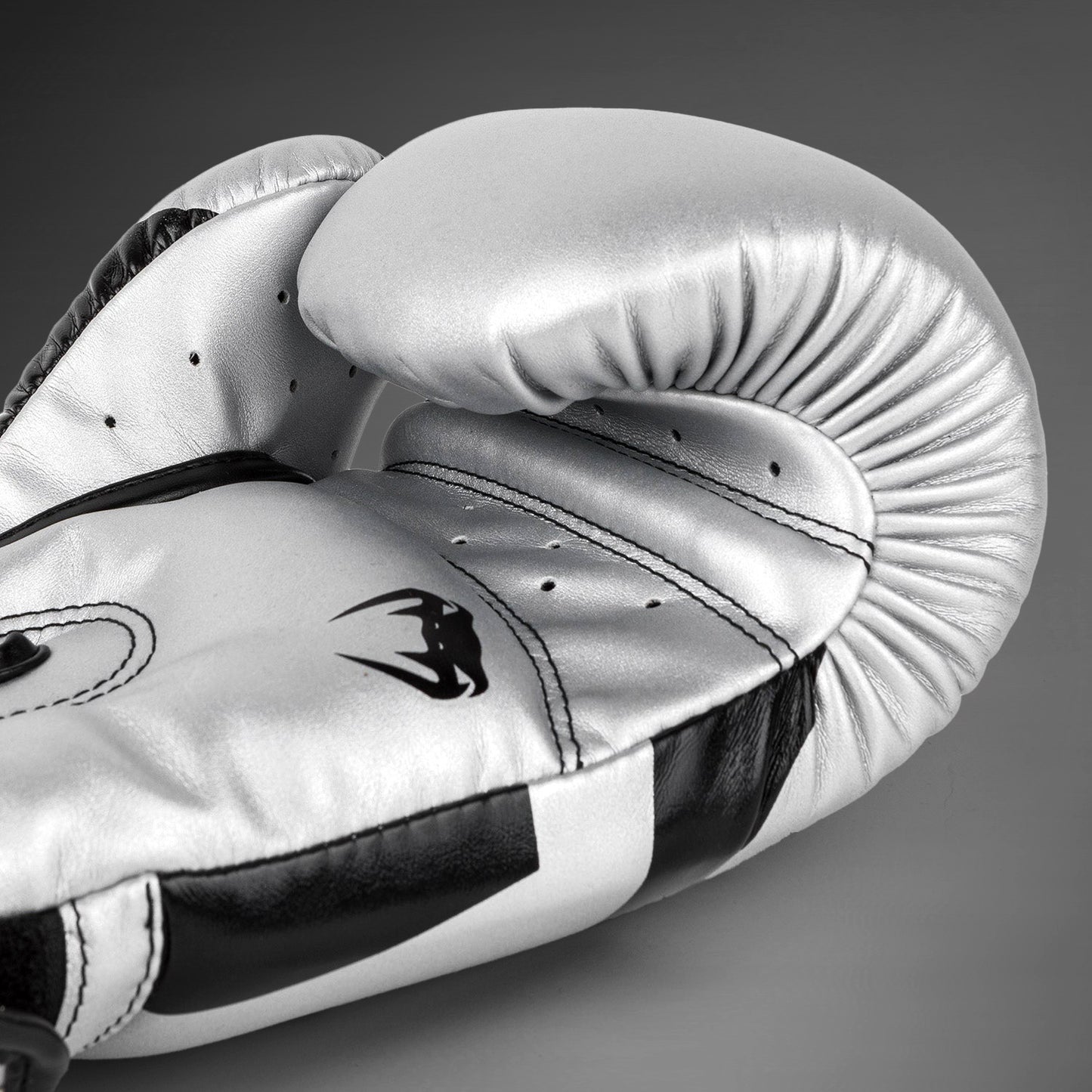 Venum Elite Bokshandschoenen - Zilver/Zwart