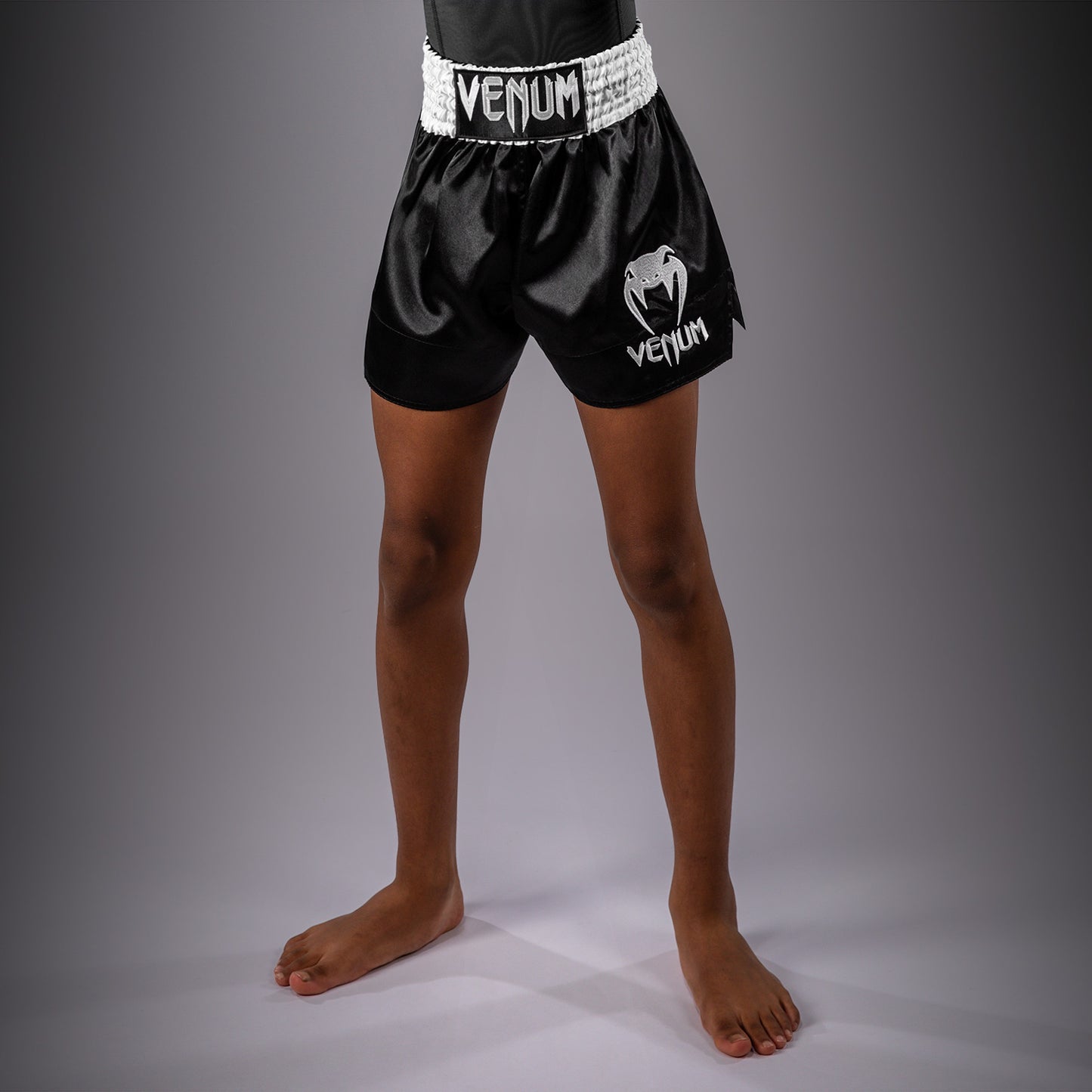 Venum Classic Muay Thai Short voor kinderen – Zwart/Wit