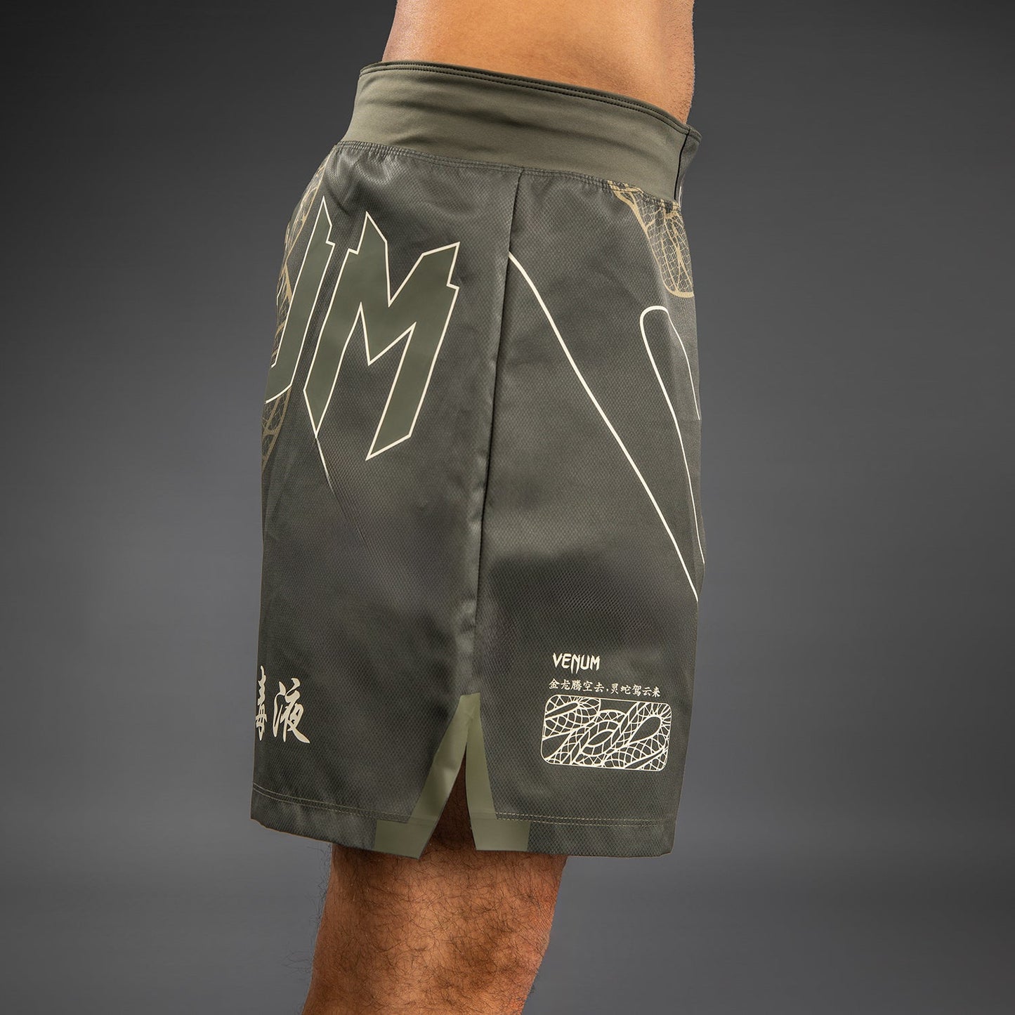 Venum Serpenti Fight Shorts – Khaki/Bronze/Ivoor