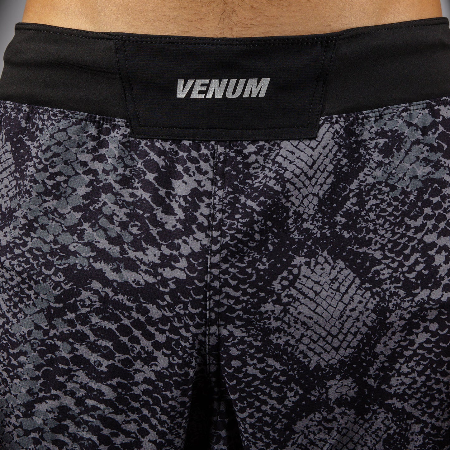 Venum G-Fit Scales Fightshorts – Zwart/Antracietgrijs