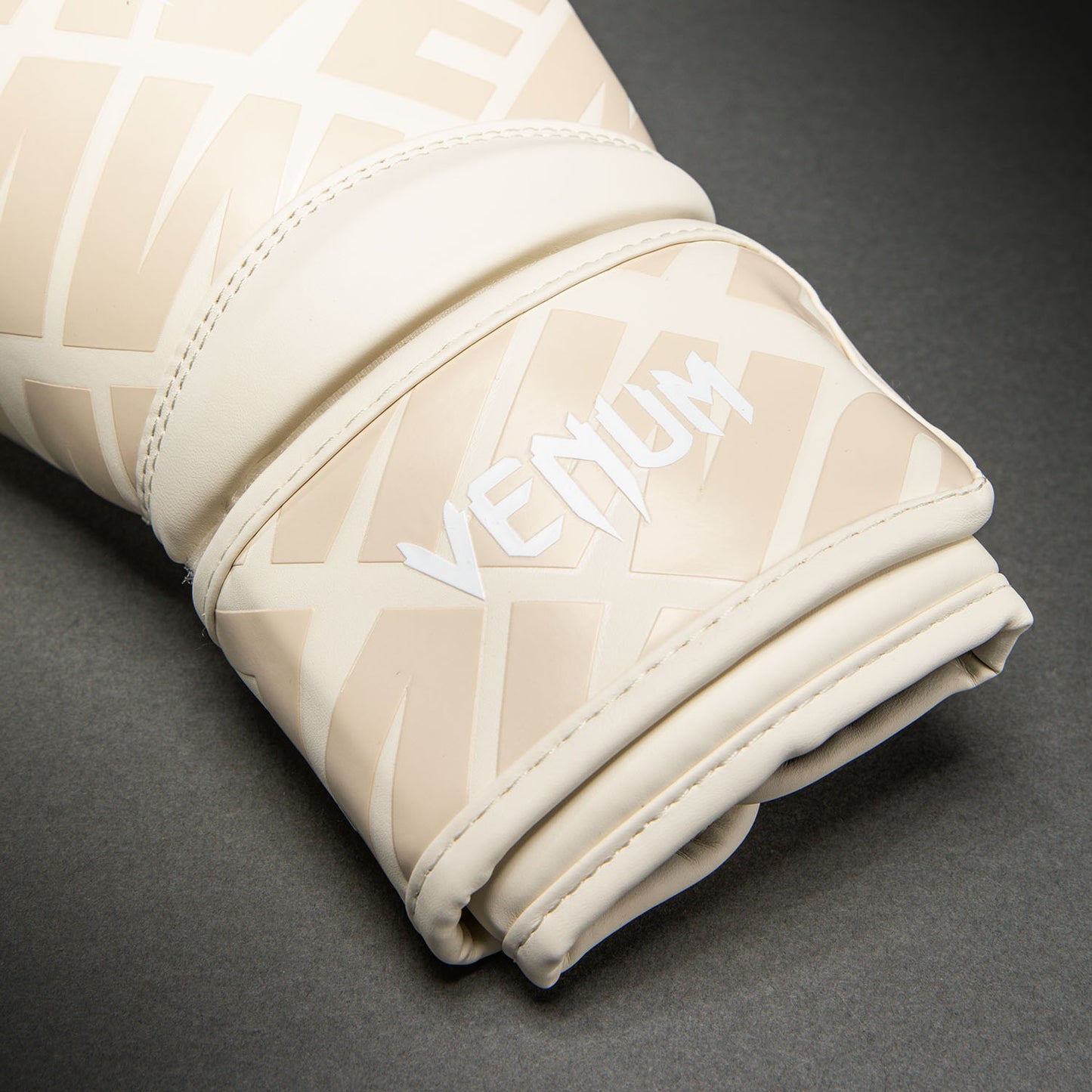 Venum Contender 1.5 XT 3D Bokshandschoenen – Ivoor