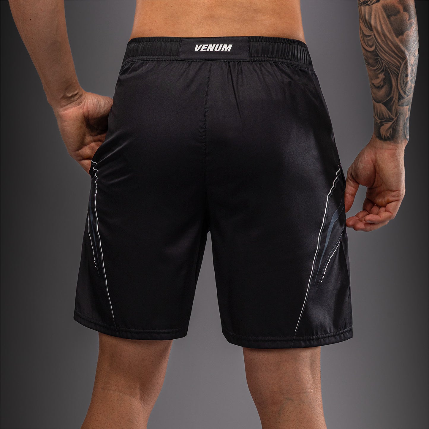 Venum Streamline Dry Tech T-shirt – Zwart/Wit