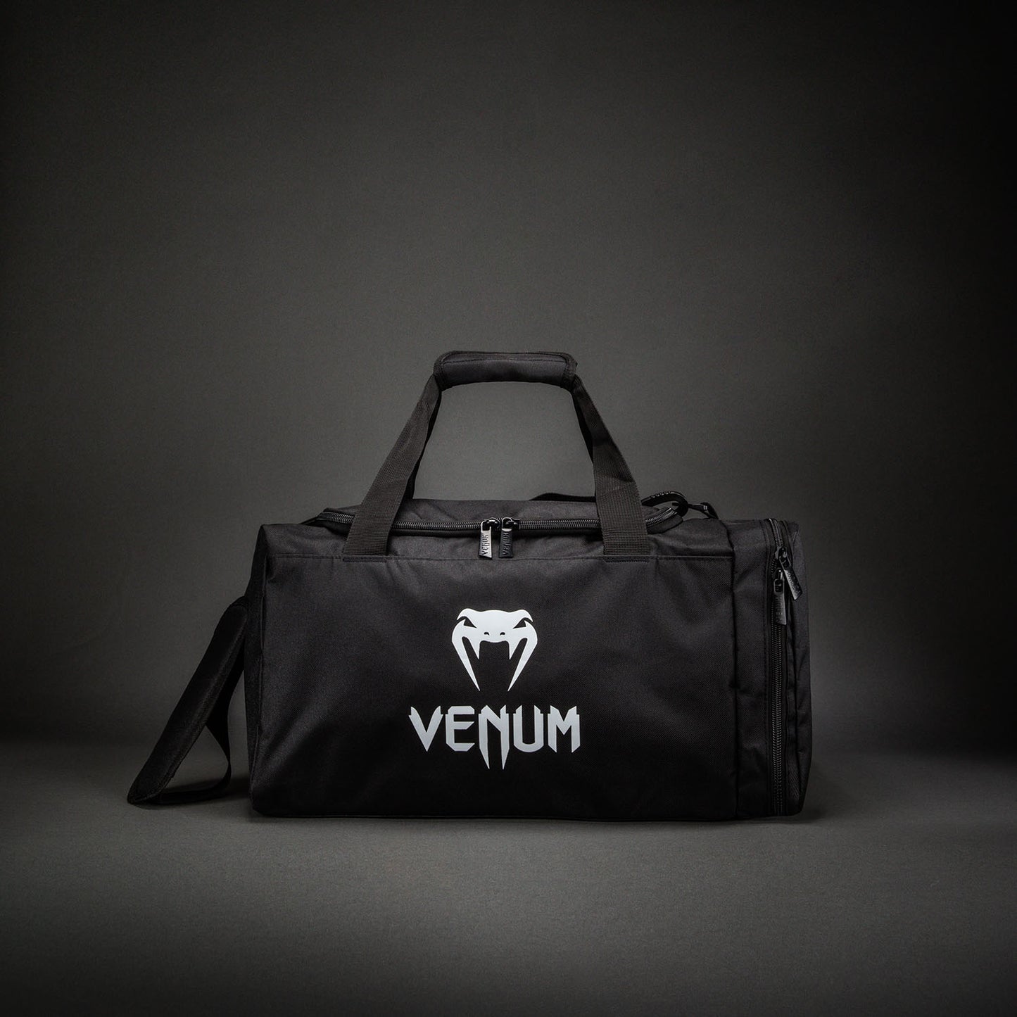 Venum Essential-sporttas (26L) - Zwart