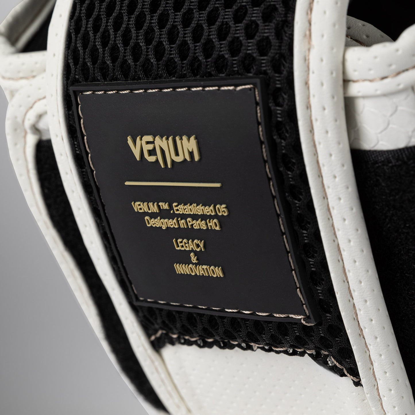 Venum Impact Evo Scales Hoofdbeschermer – Ivoor