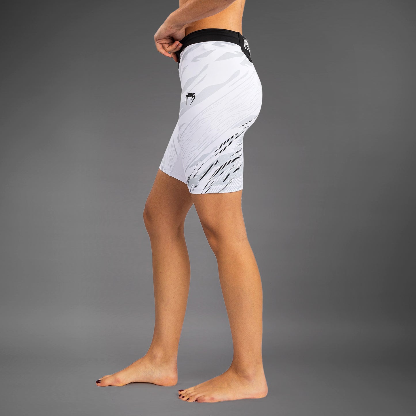 UFC Fusion by Venum Authentic Fight Night Vale Tudo Shorts voor Dames - Lang Fit - Wit