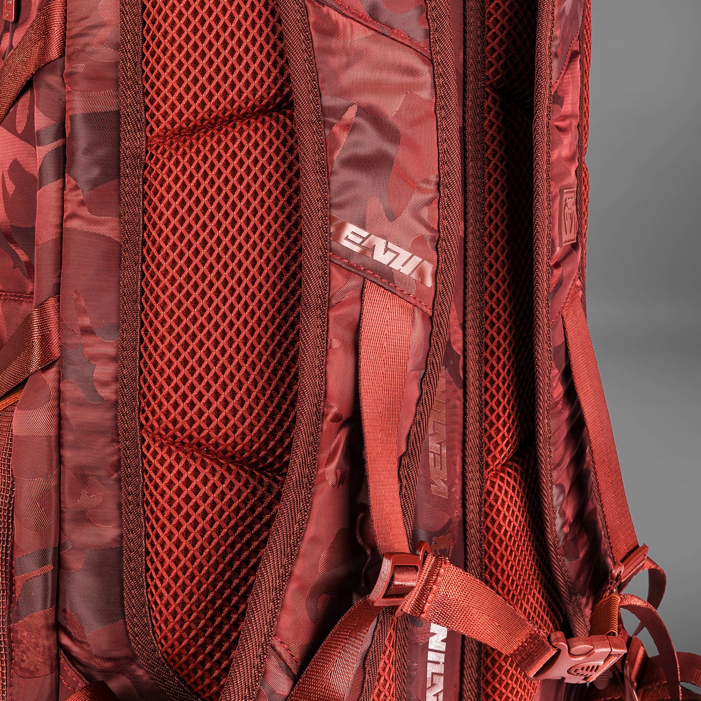 Venum Challenger Xtrem Rugzak (50-63L) – Camo/Bordeaux