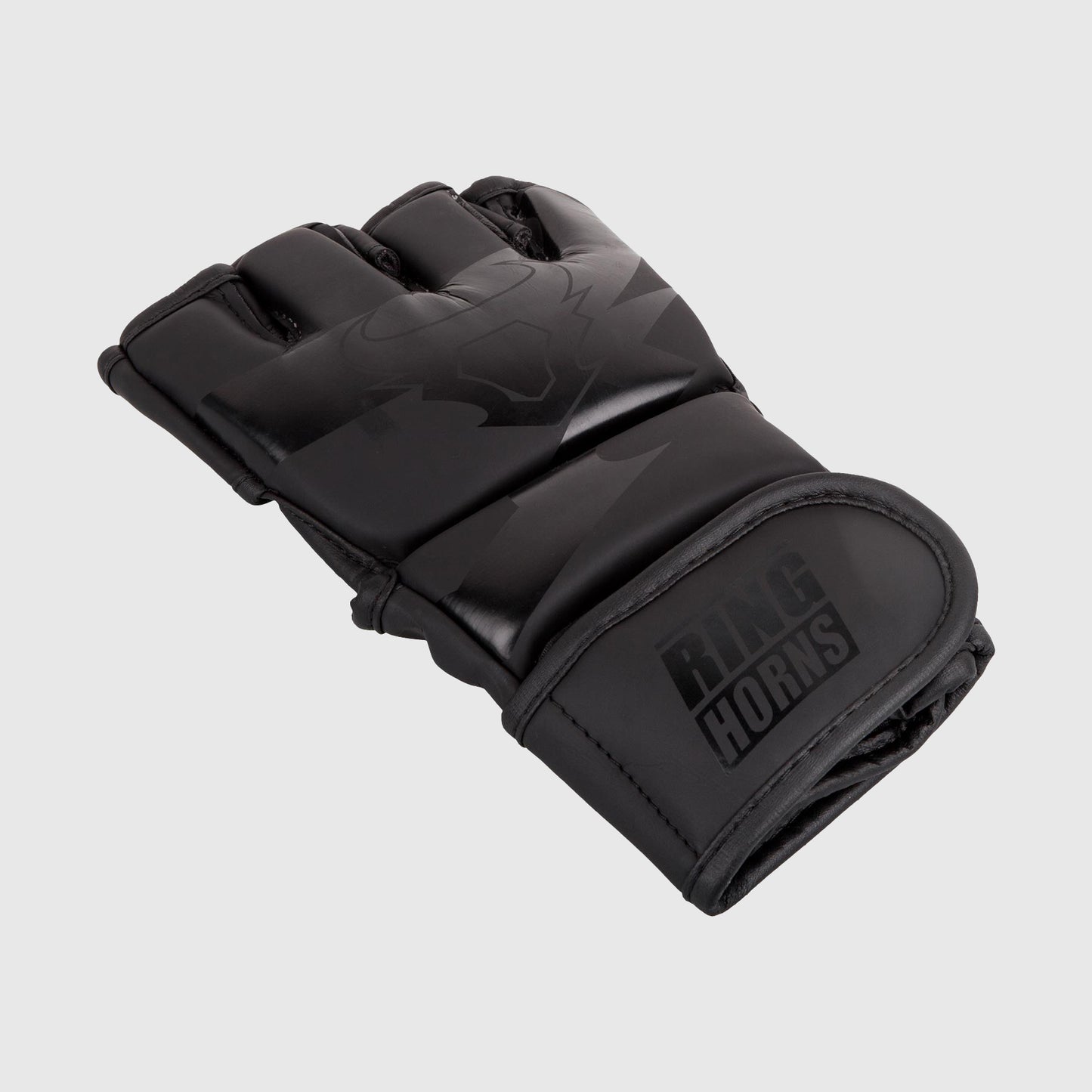 Ringhorns Charger by Venum MMA HANDSCHOENEN - ZWART/ZWART
