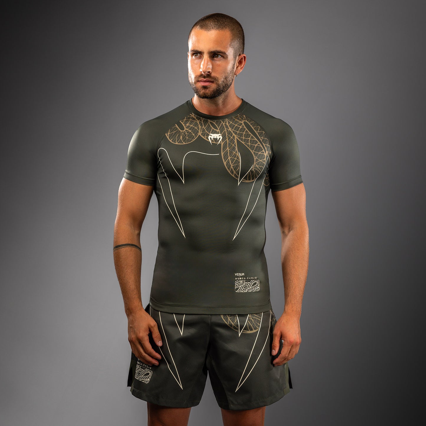 Venum Serpenti Rashguard met korte mouwen – Khaki/Bronze/Ivoor