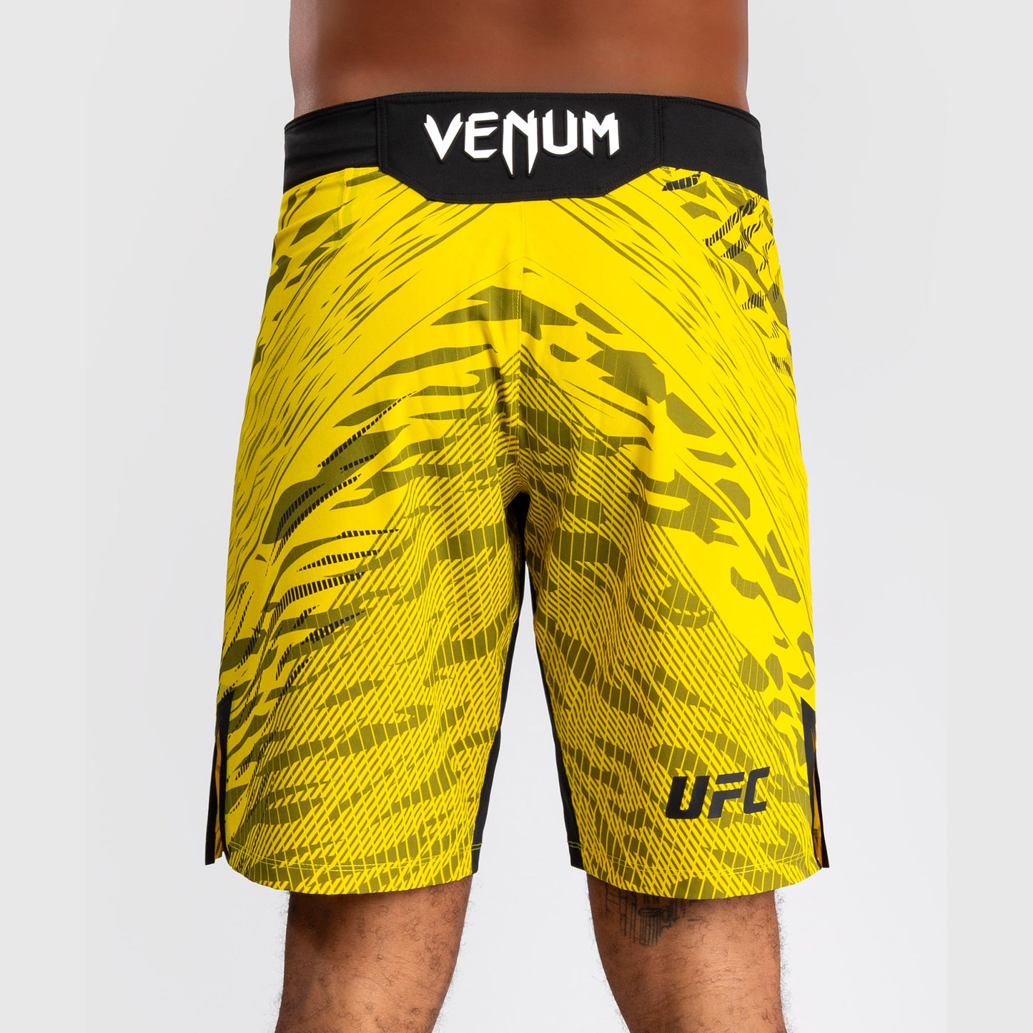 UFC Fusion by Venum Personalized Authentic Fight Night Fight Shorts voor Heren - Lang Fit - Geel