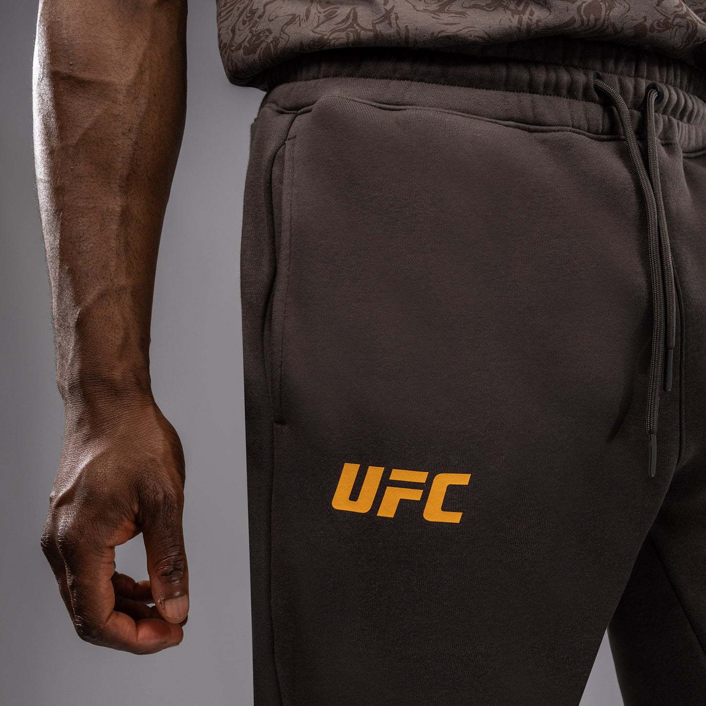 UFC Fusion by Venum Fight Week Katoenen Broek voor Heren - Solid Earthen Brown