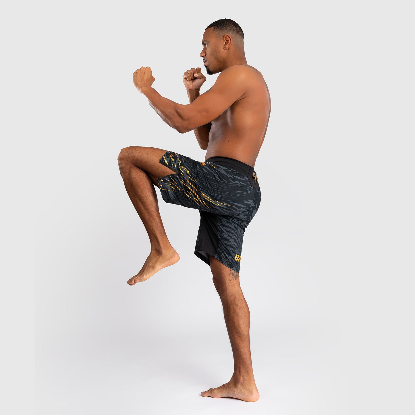 UFC Fusion by Venum Personalized Authentic Fight Night Fight Shorts voor Heren - Lang Fit - Kampioen