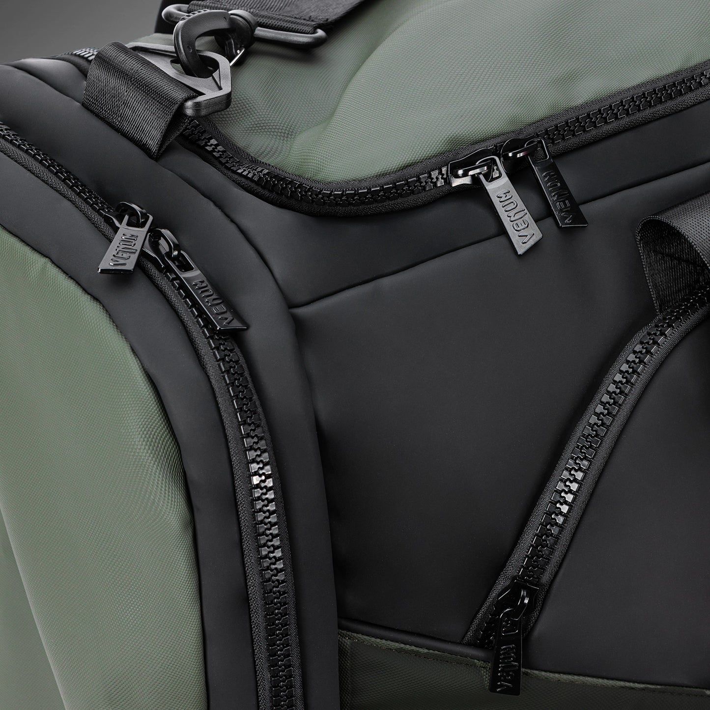 Venum Evo 2 Trainer Lite Duffle Bag (55-63L) – Zwart/Kaki