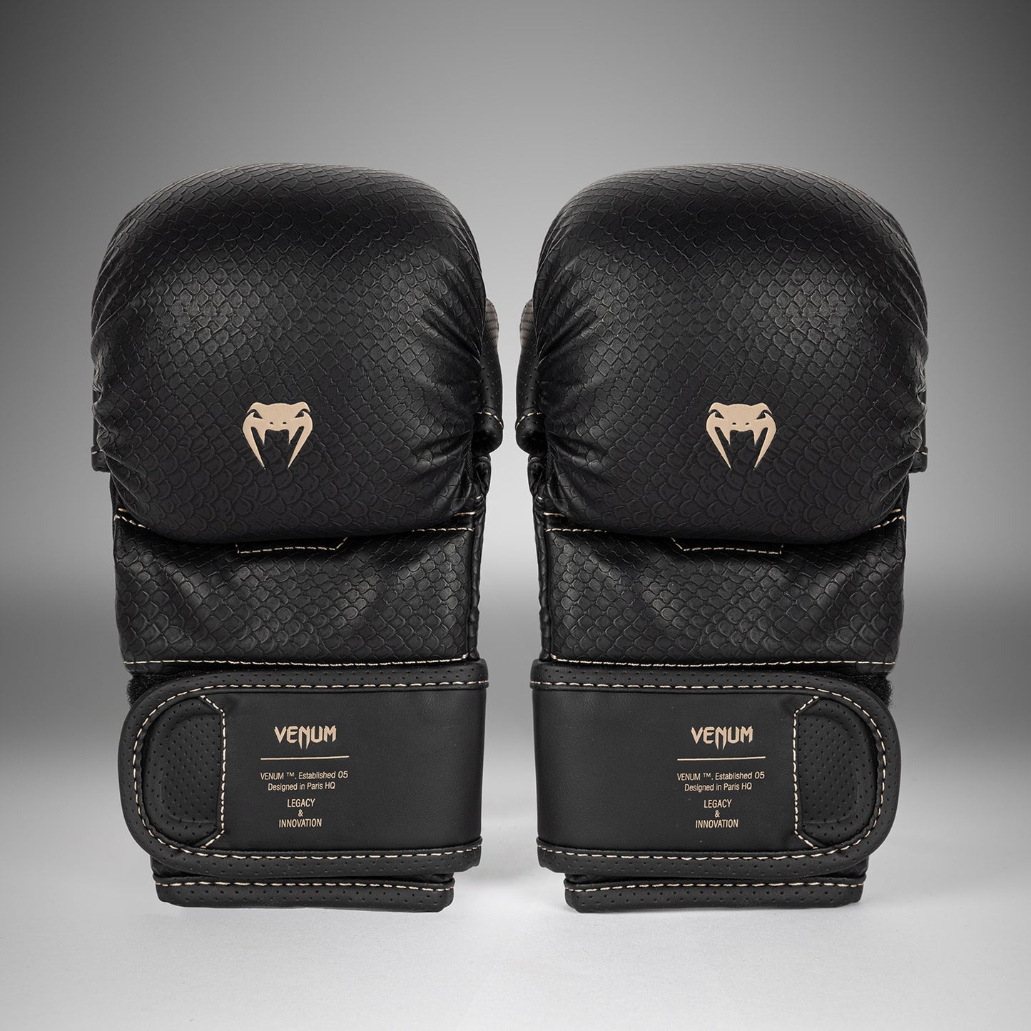 Venum Impact Evo Scales MMA Sparring Handschoenen – Zwart