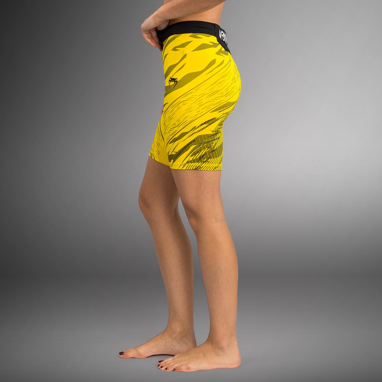 UFC Fusion by Venum Authentic Fight Night Vale Tudo Shorts voor Dames - Lang Fit - Geel