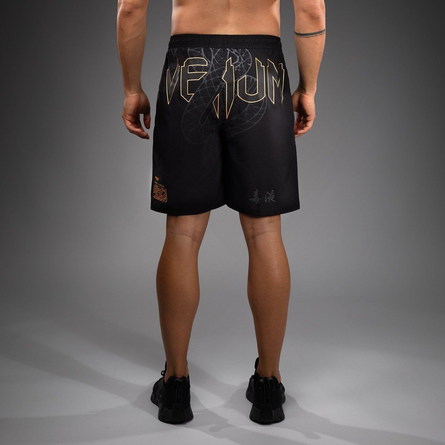 Venum Serpenti Trainingsshorts – Zwart/Zilver/Goud