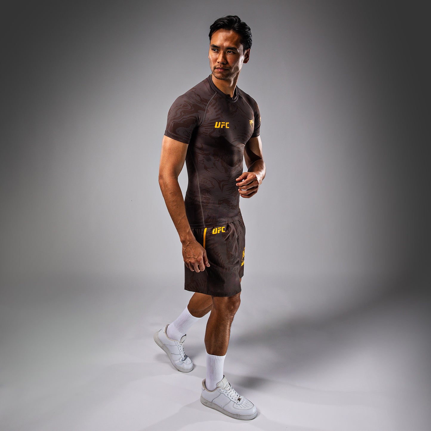 UFC Fusion by Venum Fight Week Performance Rashguard met Korte Mouwen voor Heren - Earthen Brown