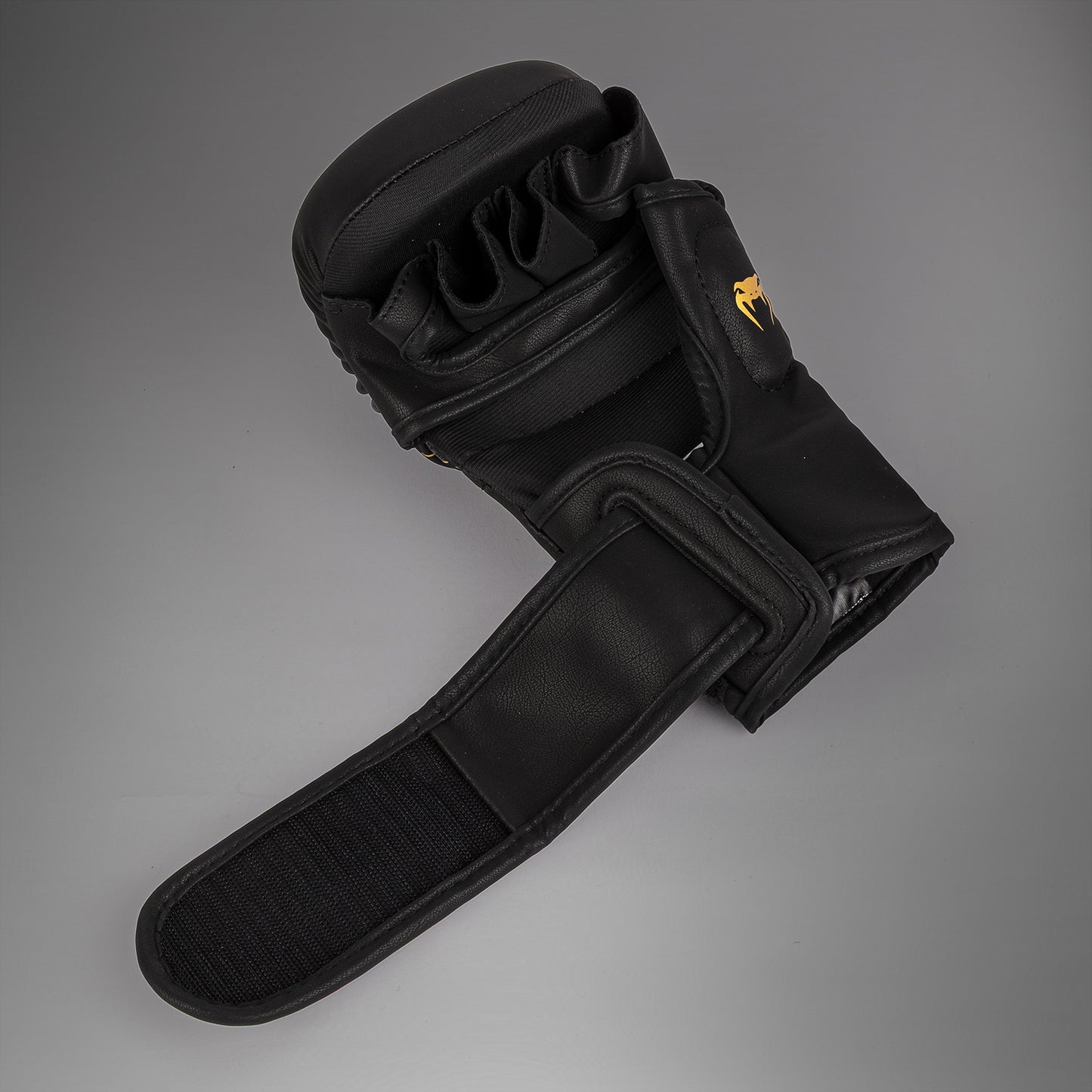 Venum Serpenti Sparringhandschoenen – Zwart/Zilver/Goud