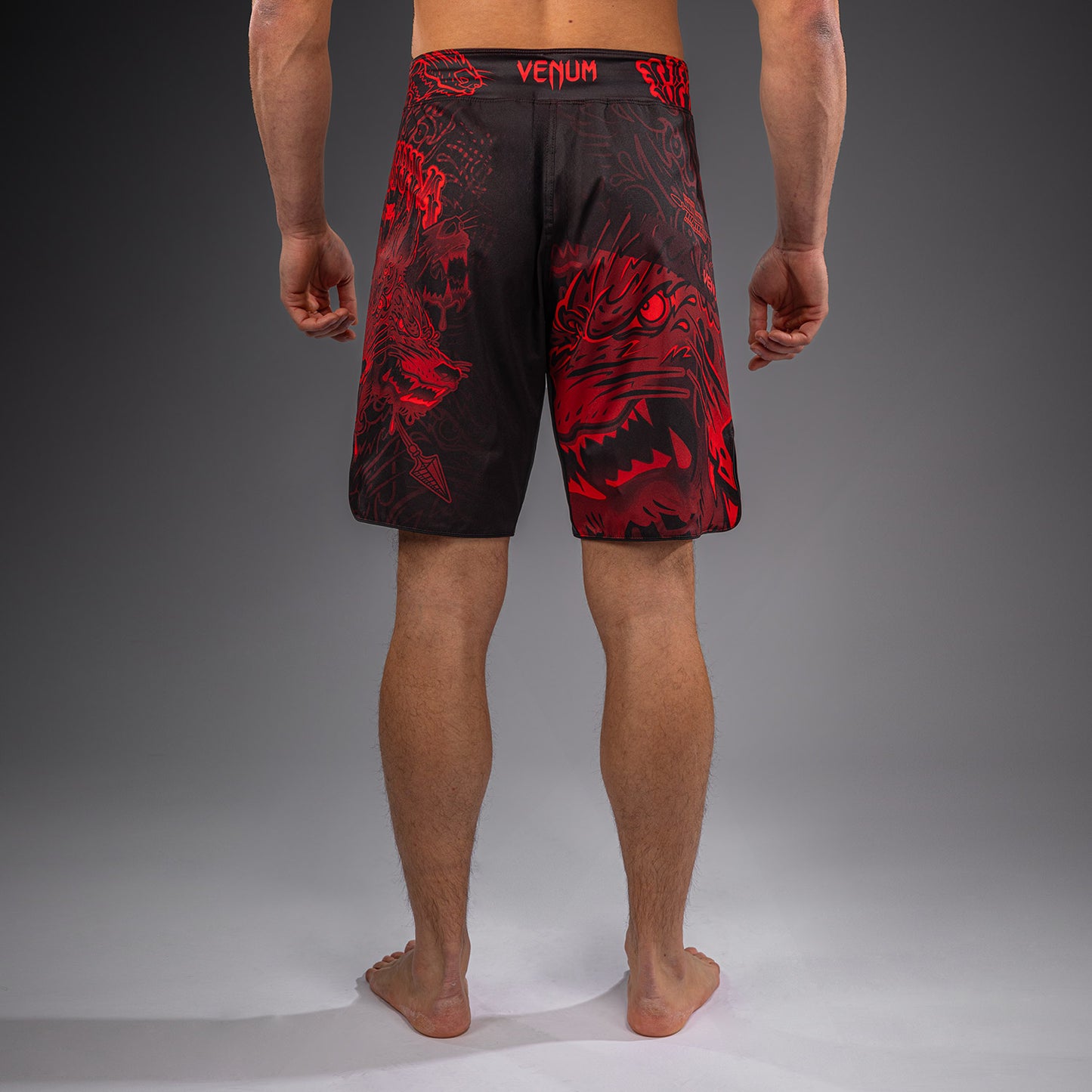 Venum Wolf Atak Fightshorts – Zwart/Rood