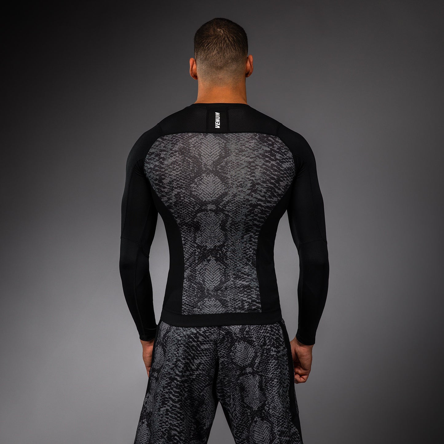 Venum G-Fit Scales Rashguard met Lange Mouwen – Zwart/Antracietgrijs