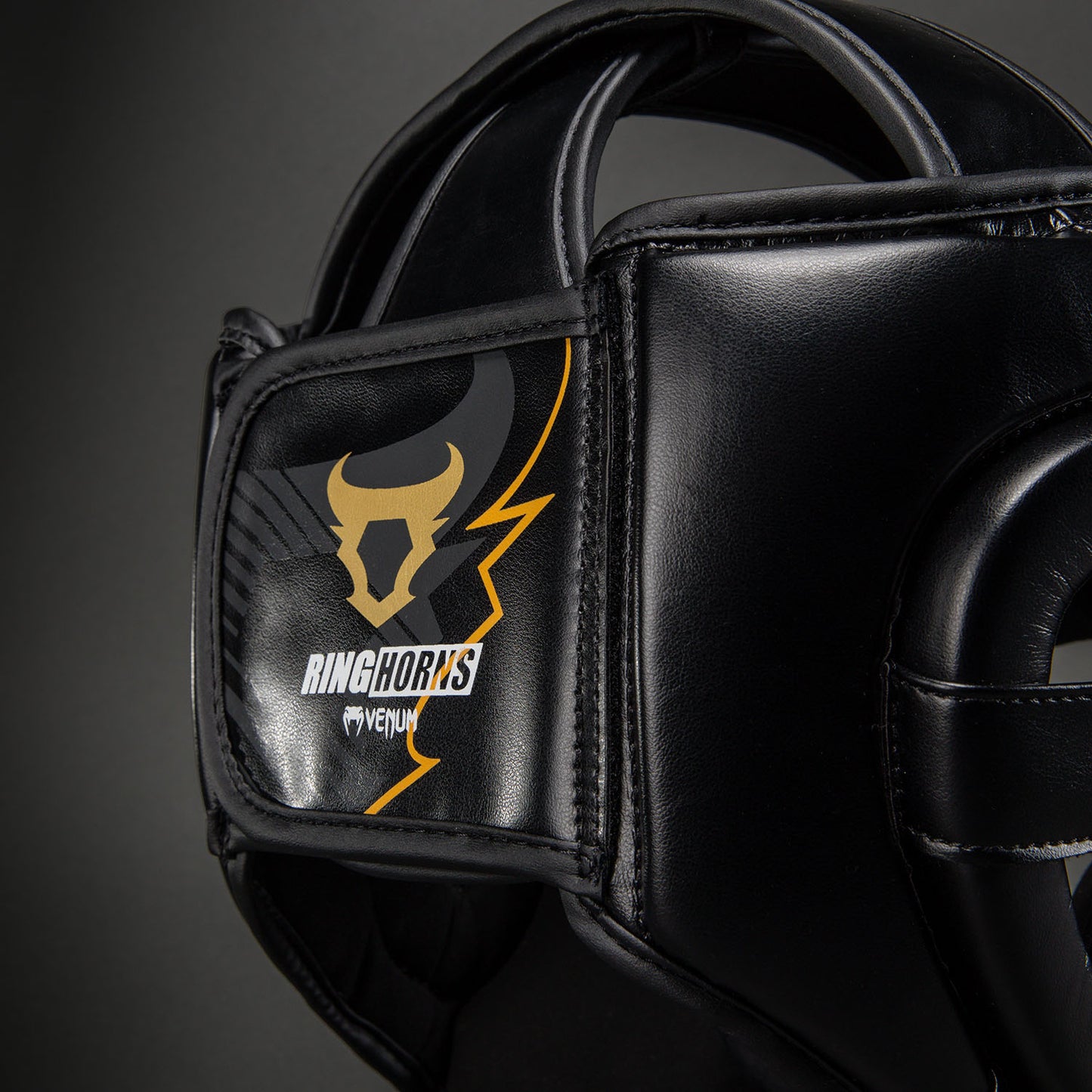 Venum Ringhorns Charger Hoofdbeschermer – Zwart/Goud