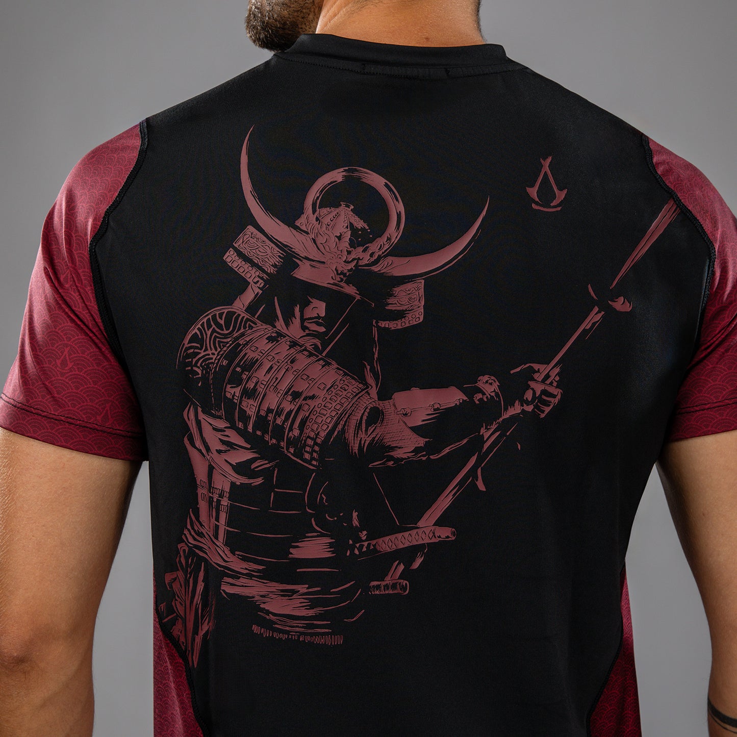 Venum x Assassin’s Creed Shadows Heren Dry-Tech T-Shirt - Bordeau/Zwart
