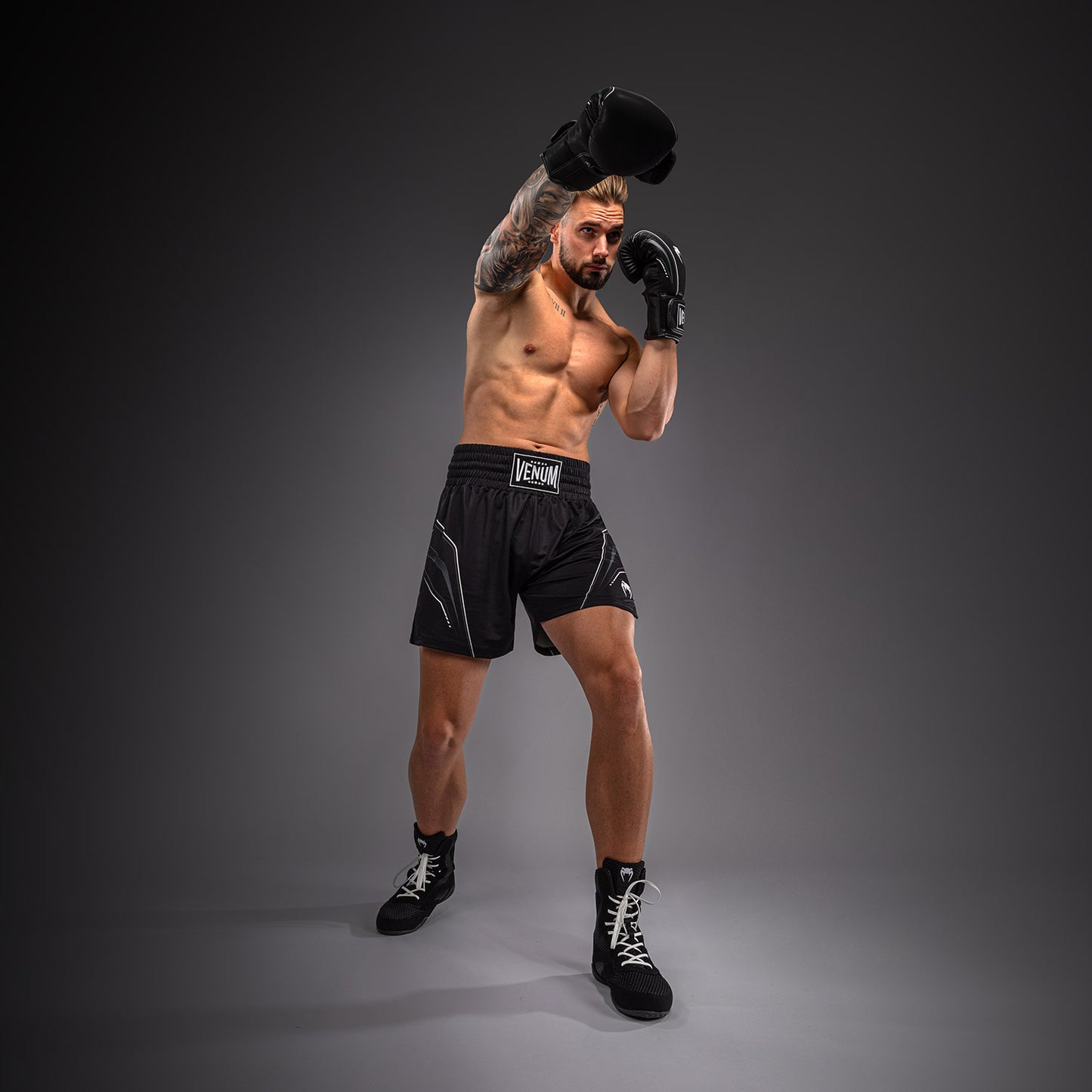 Venum Streamline Boksshort – Zwart/Wit