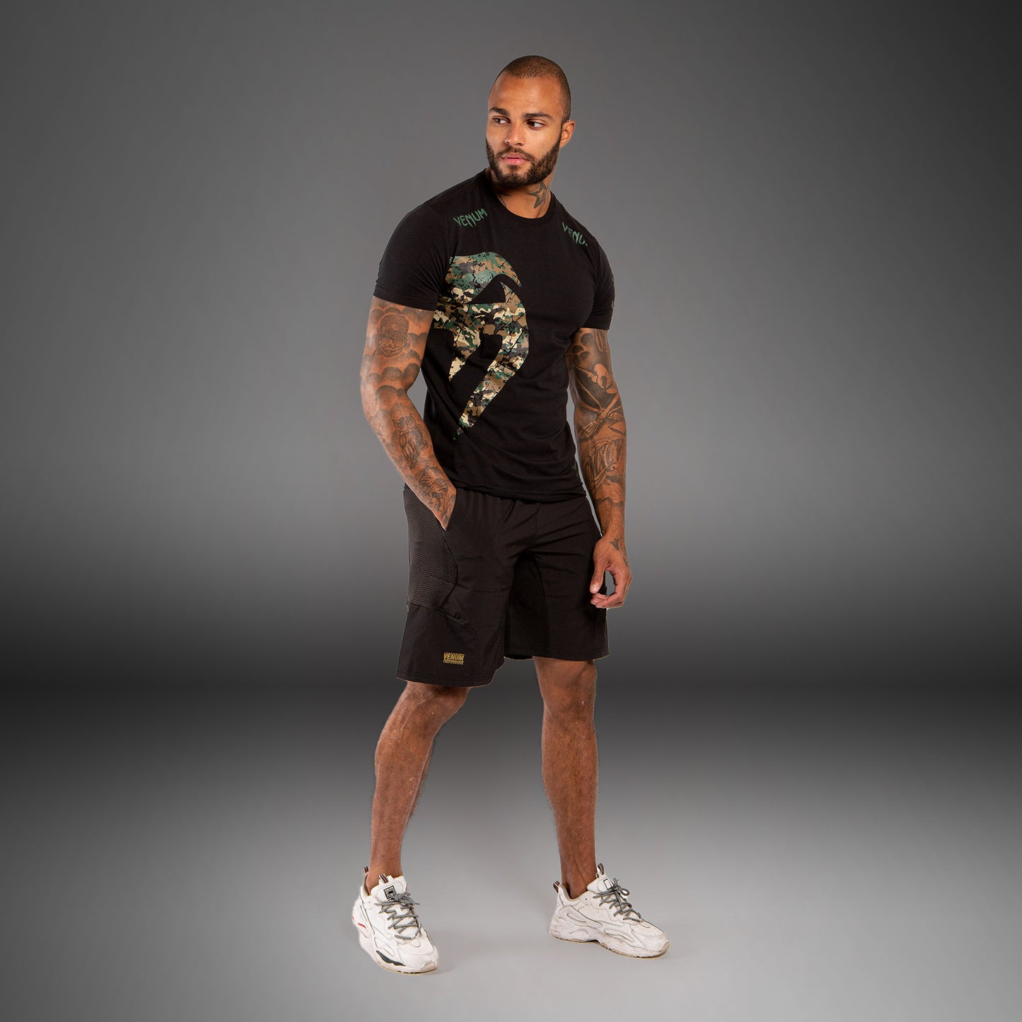Venum Original Giant T-shirt - Zwart / Boscamouflaje