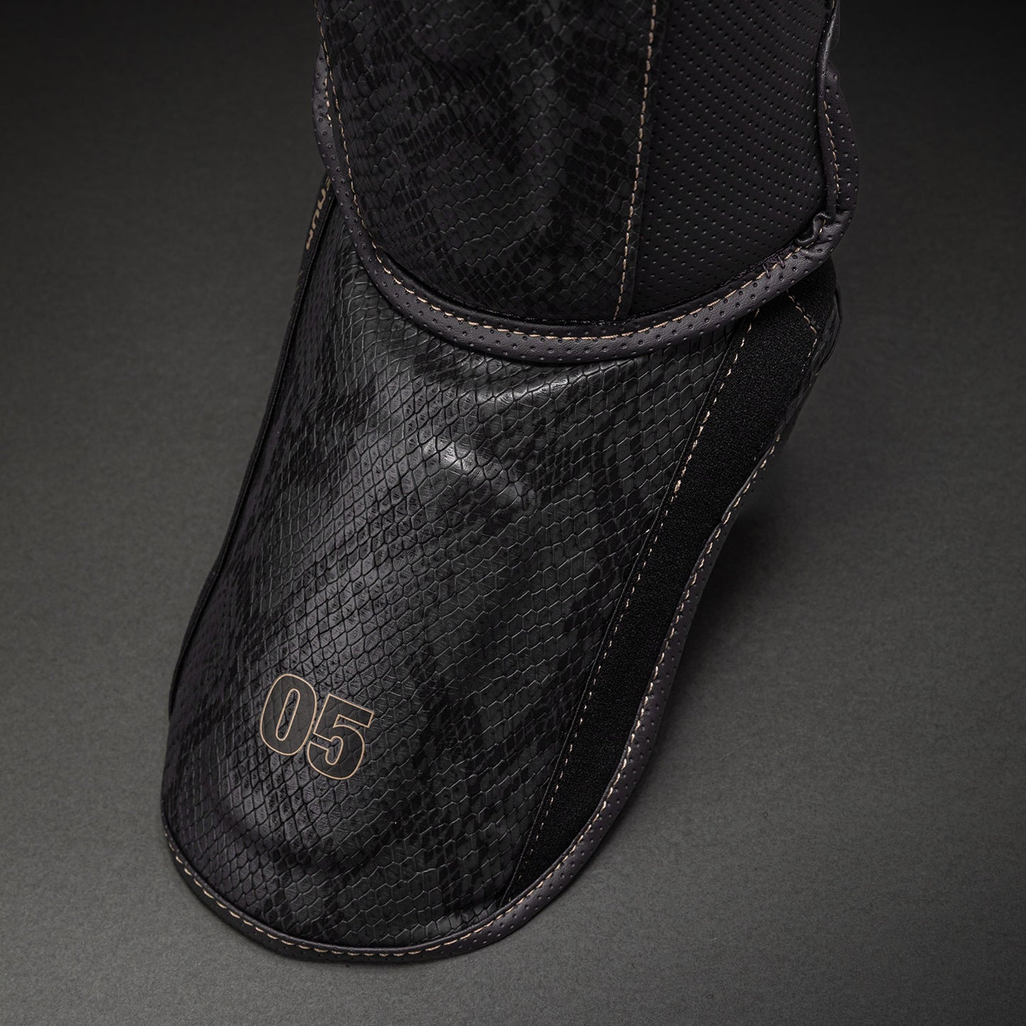 Venum Impact Evo Scales Scheenbeschermers – Donkergrijs
