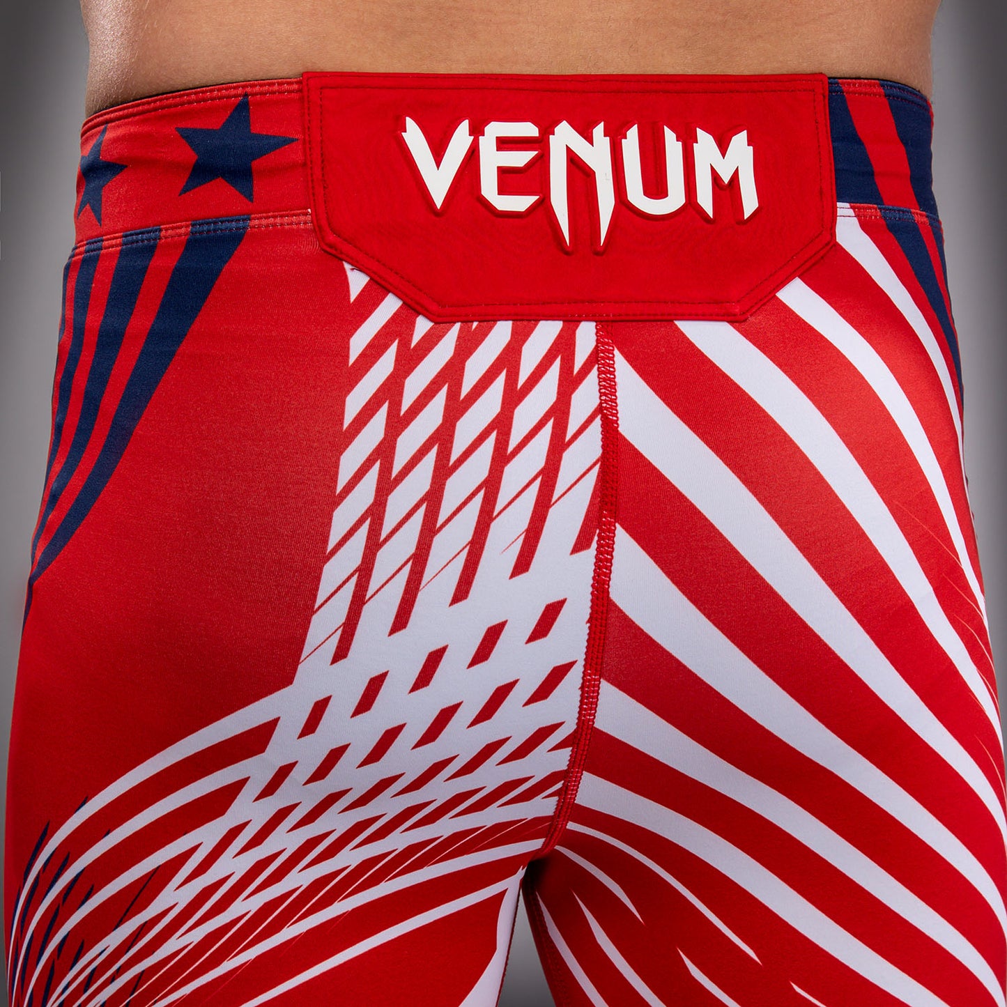 Official UFC Freedom 250 by Venum Authentic Fight Night Vale Tudo Shorts voor heren - Rood