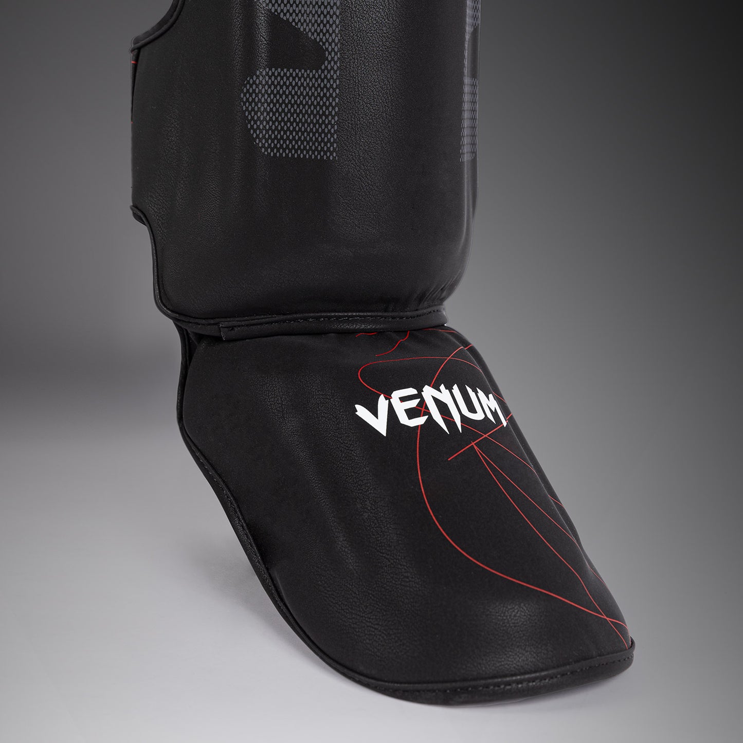 Venum Tactical XT Scheenbeschermers - Zwart/Vuurrood