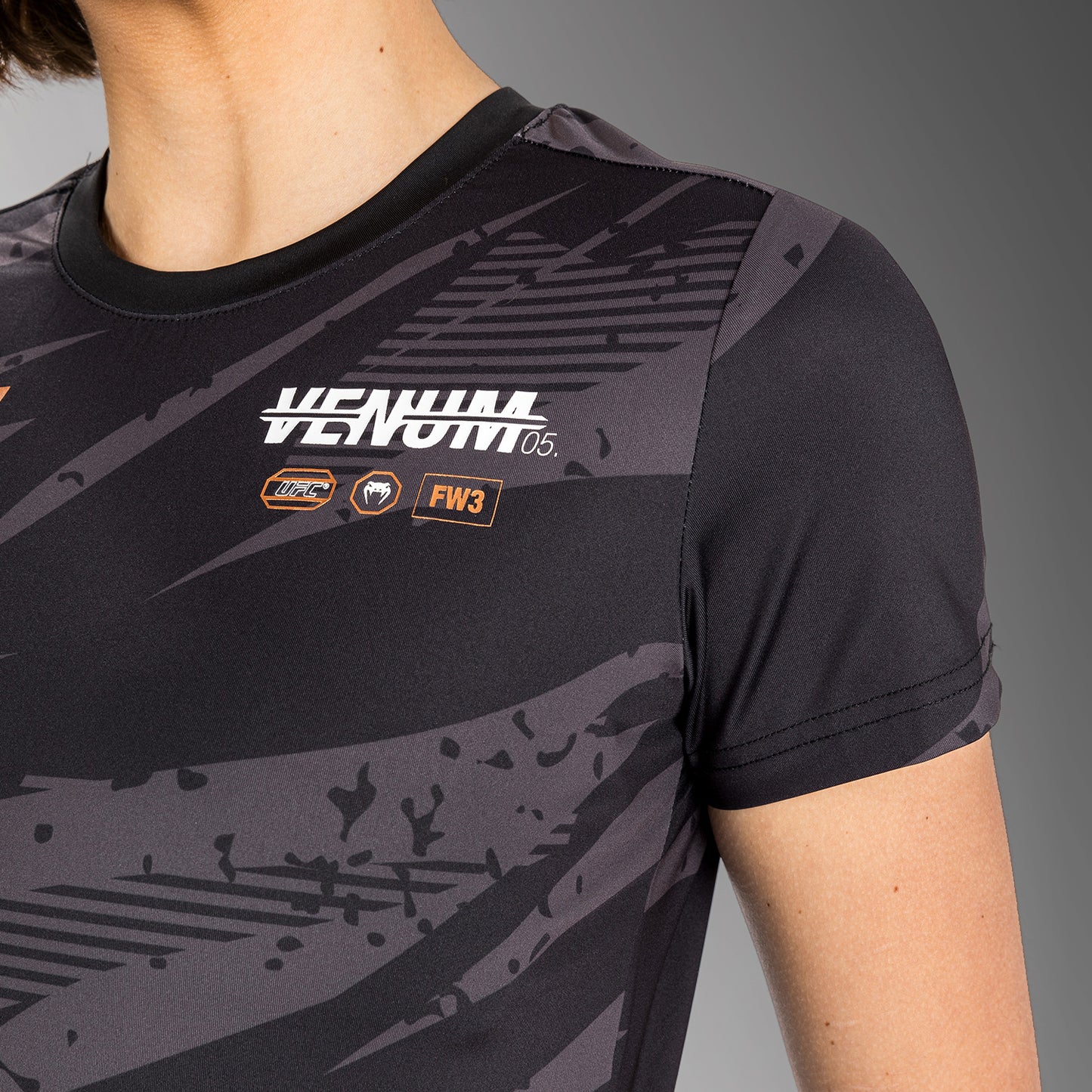 UFC Adrenaline By Venum Fight Week Dry-Tech T-Shirt Voor Vrouwen - Urban Camo