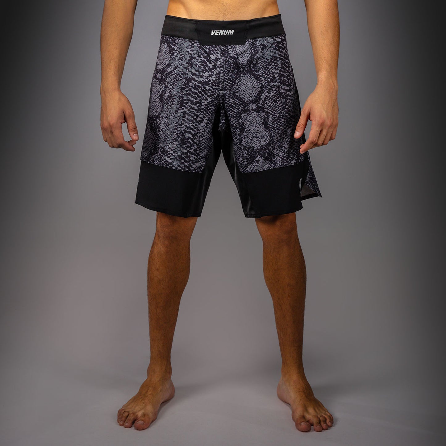 Venum G-Fit Scales Fightshorts – Zwart/Antracietgrijs