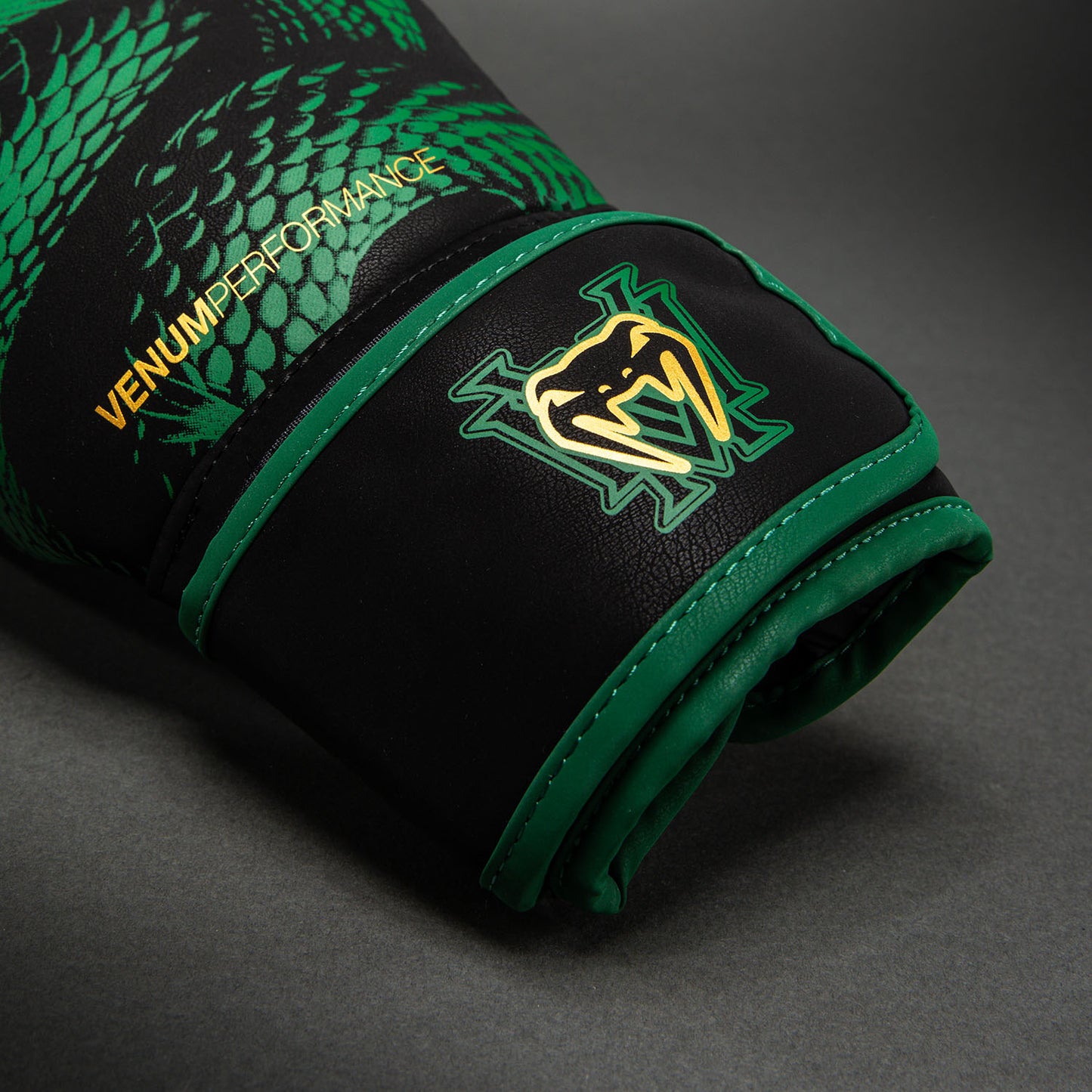 Venum Matupa Bokshandschoenen - Zwart/Groen/Goud
